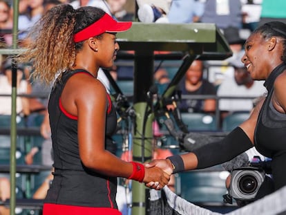 Serena Williams y Naomi Osaka, tras el partido.