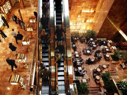 O interior da Trump Tower em Manhattan, Nova York.