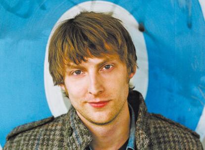 <b>Si quieres regalar una canción, llama a este hombre, Eric Hutchinson.</b>