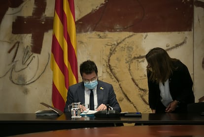 Pere Aragonès, junto a la consejera de Presidencia Meritxell Budó.