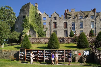 Una pequeña librería junto al castillo de Hay-on-Wye.