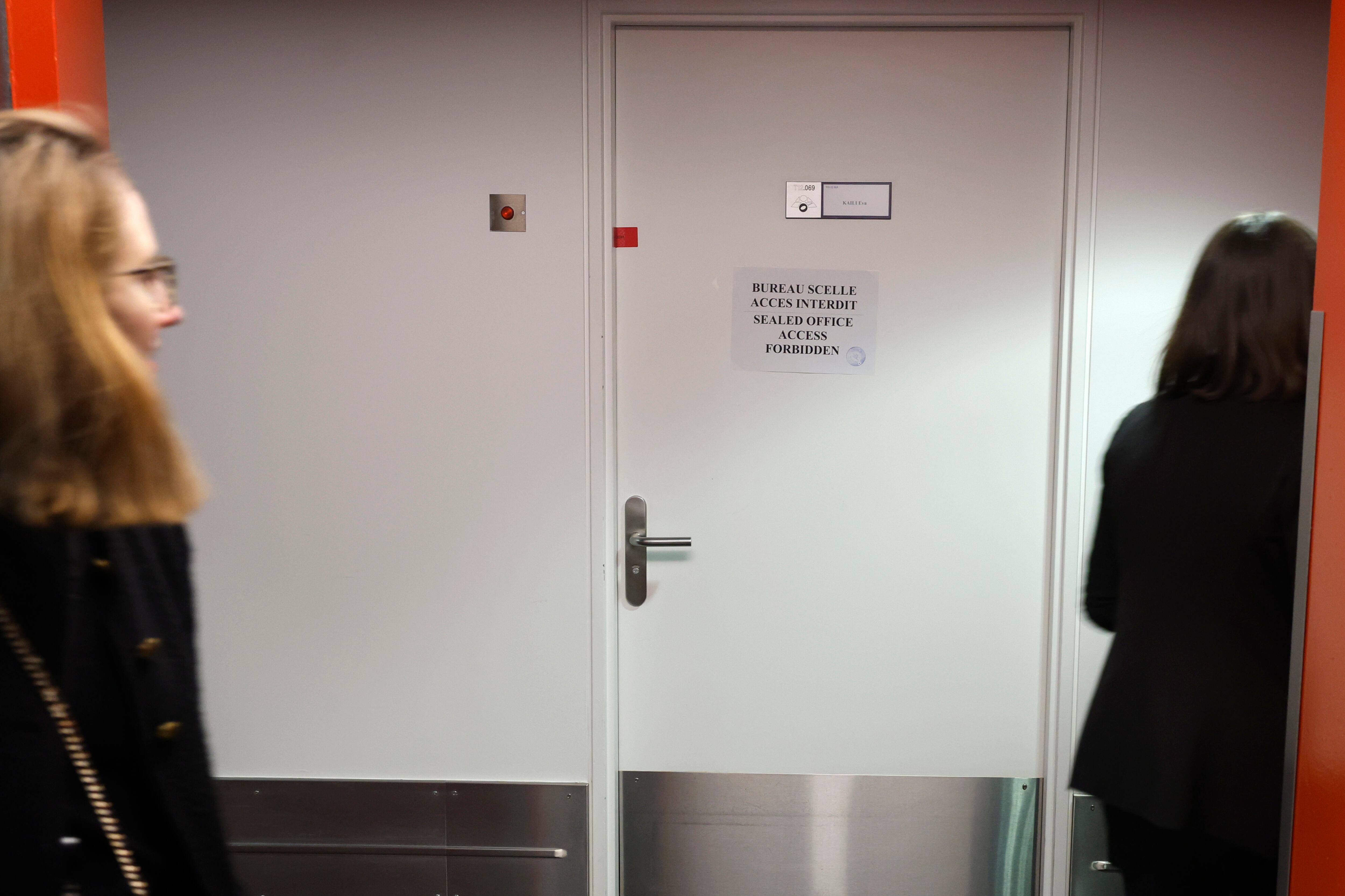 La oficina de Eva Kaili en la sede de Estrasburgo del Parlamento Europeo, sellada, este martes.