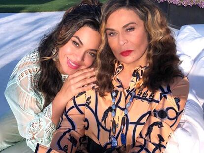 Tina Lawson junto a su hija Beyoncé, en una imagen de su Instagram.