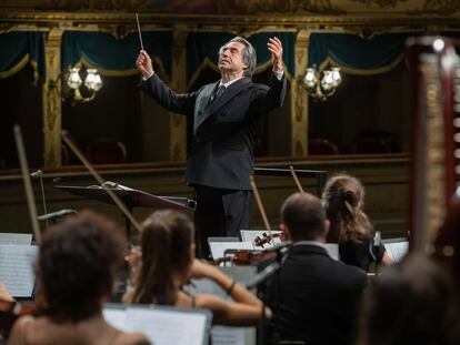 Riccardo Muti y la Orquesta Juvenil Luigi Cherubini, durante un ensayo.