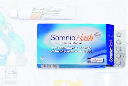 Pastillas bucodispersables (no necesitan agua para ingerirse) que contienen melatonina, que ayuda a regular los ciclos circadianos y nos permite a conciliar el sueño tanto en casos de ‘jet lag’ como de insomnio. SomioFlash.