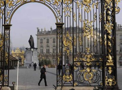 Detalle de la verja de entrada a la plaza Stalislas. Destaca el oro de su ornamentación
