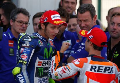 Rossi habla con Pedrosa después de la carrera