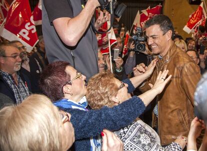 Pedro Sánchez en un acto público en Aldeanuedeva de Ebro.