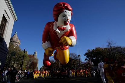 Un globo gigante de Ronald McDonald en Central Park durante el desfile de Acción de Gracias.