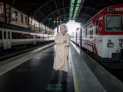 Alicia Giménez Bartlett, en la estación Nord de Valencia el pasado lunes.