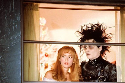 El triunfo de los raros: Johnny Depp, con 27 años, y Winona Ryder, con 19, en 'Eduardo Manostijeras' (1990).