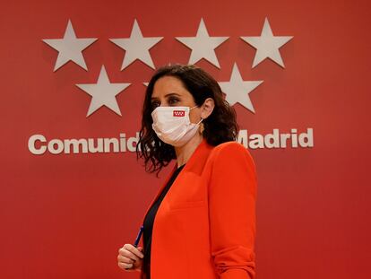 La presidenta madrileña, Isabel Díaz Ayuso, antes de una rueda de prensa en la sede de la Comunidad el 15 de marzo.