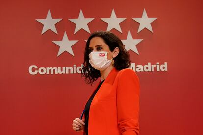 La presidenta madrileña, Isabel Díaz Ayuso, antes de una rueda de prensa en la sede de la Comunidad el 15 de marzo.
