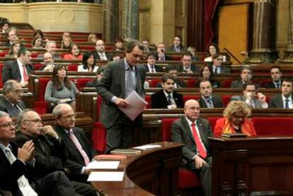 Artur Mas, líder de CiU, antes de empezar el debate de investidura.