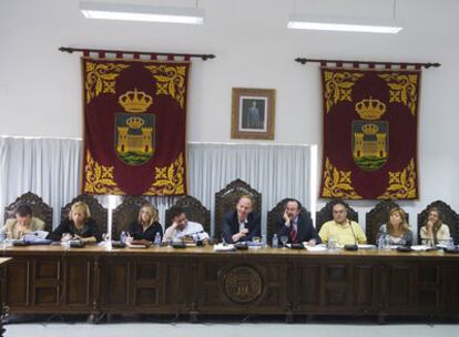 El Ayuntamiento de La Línea celebró ayer un pleno durante el que se conoció la dimisión de Juan Carlos Juárez y del que éste se ausentó.