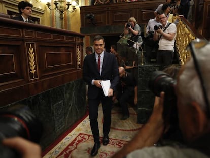 El presidente del Gobierno en funciones, Pedro Sánchez, en su llegada al hemiciclo del Congreso de los Diputados.