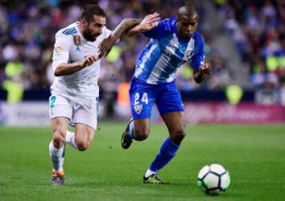 Diego Rolan supera al madridista Carvajal.