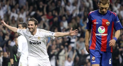 Higuaín celebra su gol, el primero del partido.