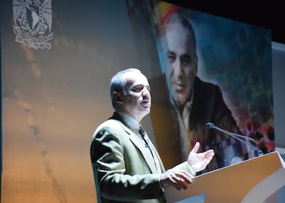 Gari Kaspárov, durante su discurso en la Universidad Autónoma de México, el pasado octubre, inaugurando un festival de la Fundación Kaspárov