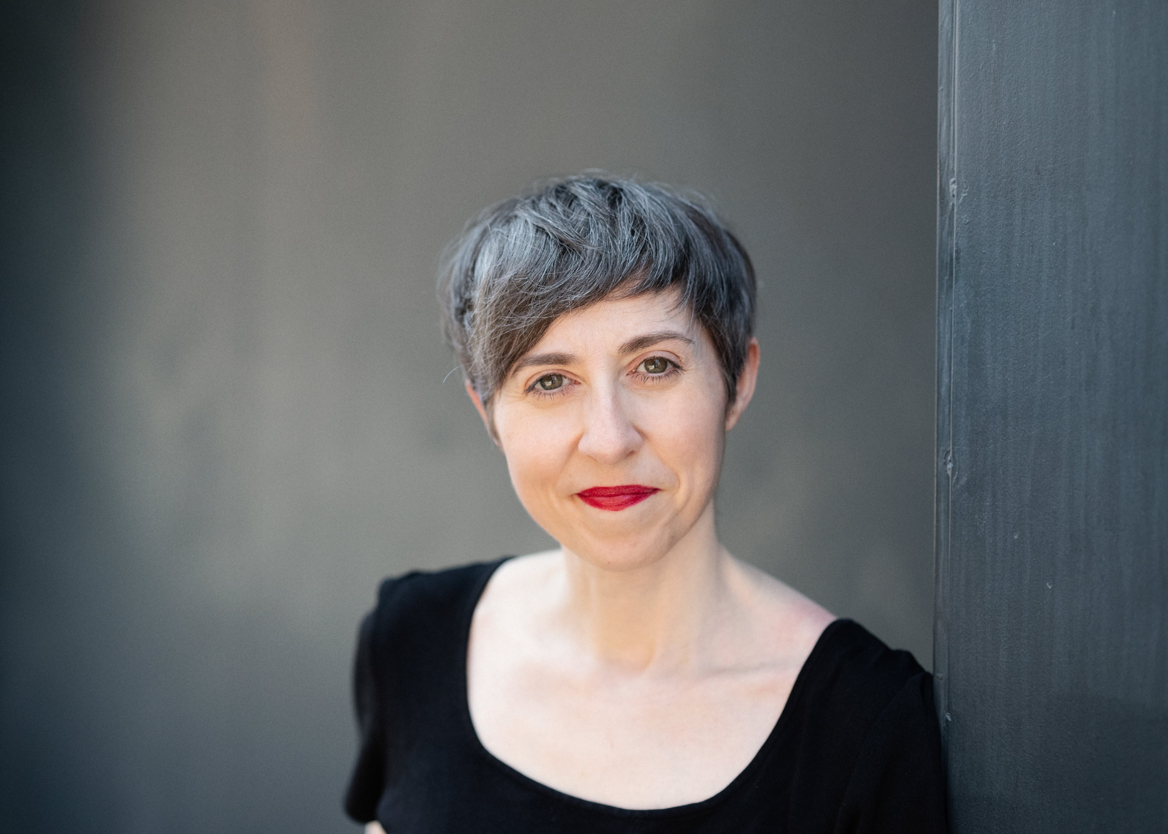 Elena Medel ha escrito una historia llena de hombres imbéciles y es una de las novelas del año