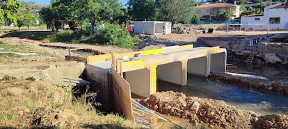 El puente levantado en el municipio de Calles durante los trabajos de reconstrucción tras la dana.