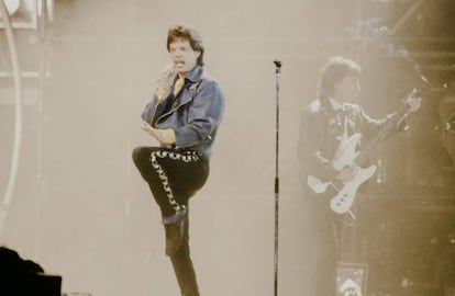 Mick Jagger en su gira con los Rolling Stones de 1990. Cuando llegó a Madrid quiso que le cantará Camarón, pero no lo consiguió.