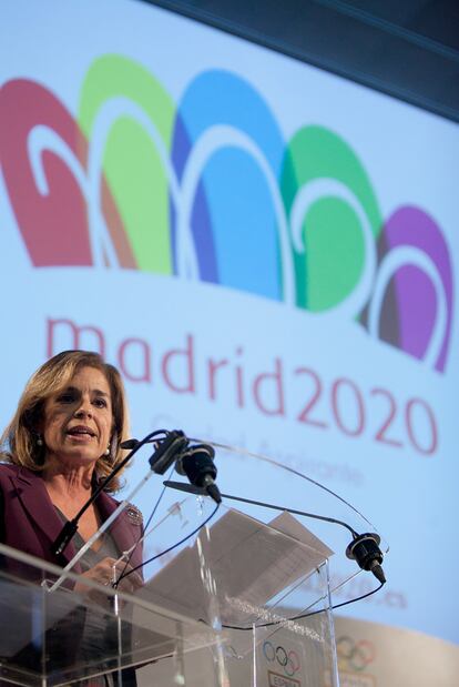 La alcaldesa, Ana Botella, en la presentación del logo olímpico.