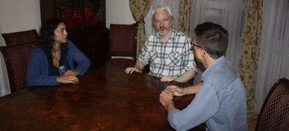 Podemos representatives with Julian Assange at the embassy of Ecuador.