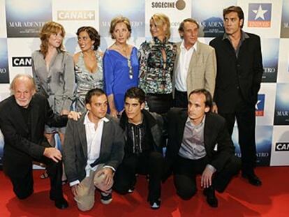 De izquierda a derecha, arriba, Lola Dueñas, Clara Segura, Mabel Rivera, Belén Rueda, Celso Bugallo y Javier Bardem. Abajo, Joan Dalmau, Alejandro Amenábar, Tamar Novar y Francesc Garrido.
/ U.M.