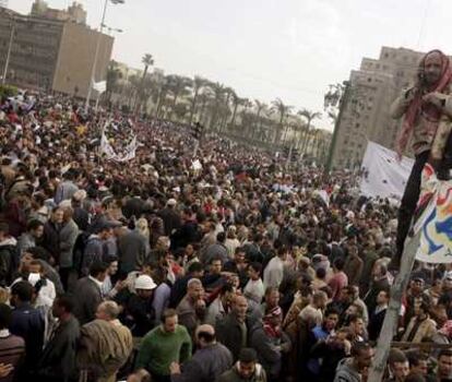 Miles de egipcios concentrados en la plaza de la Liberación de El Cairo