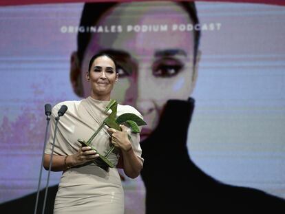 Vicky Martín Berrocal con su Ondas Globales del podcast que se celebra en el Circo Price. A 19 de junio de 2024, en Madrid (España). Los principales galardones del podcast en español en el mundo reúnen a los creadores más destacados de este 2024.