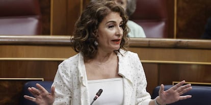 La  ministra de Hacienda, María Jesús Montero, durante una intervención en el Congreso de los Diputados.