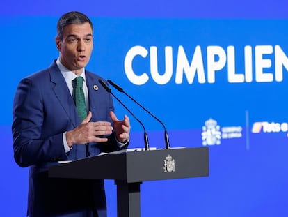 El presidente del Gobierno, Pedro Sánchez, ofrece una rueda de prensa tras reunión del último Consejo Ministros del año en el palacio de la Moncloa en Madrid este lunes.