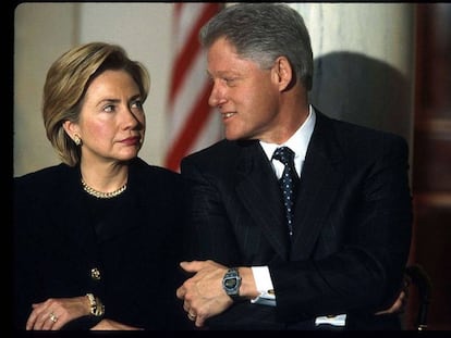 Si las miradas matasen.. Hillary y Bill Clinton fotografiados en enero de 1999, en medio del escándalo Lewinsky.