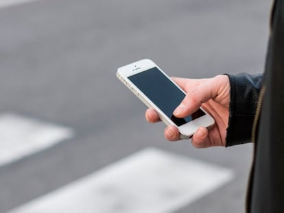 La nueva campaña de publicidad de la DGT incide en el mal uso de teléfono móvil por parte de los peatones