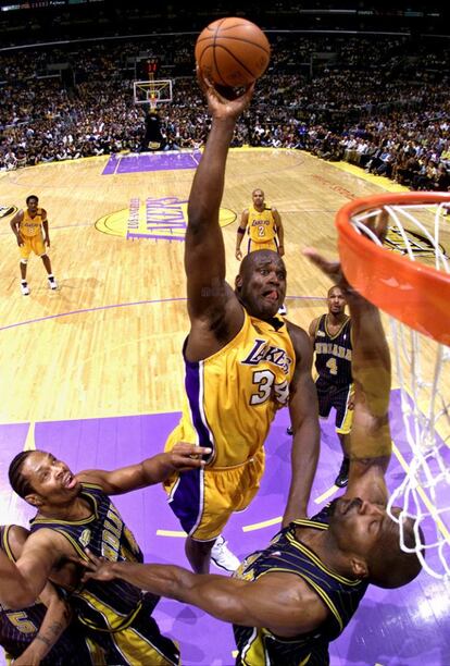 Mate de Shaquille O'Neil (6º anotador histórico con 28.596 puntos) en el primer partido de la final de la NBA de 2000 entre Lakers e Indiana Pacers.