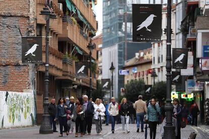 Getafe, vestido con carteles del festival de novela negra en su edición de 2019. 