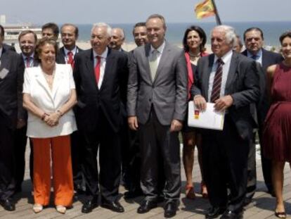 Miembros del Gobierno, la Generalitat y el Ayuntamiento, en el edificio Veles e Vents.