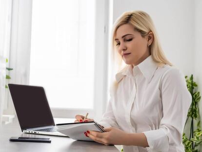 Las madres en cese y exoneradas de cuotas tienen derecho a deducción por maternidad