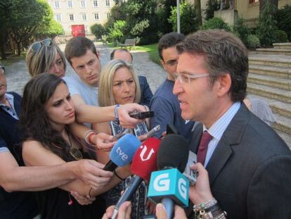 El presidente de la Xunta atiende a los medios