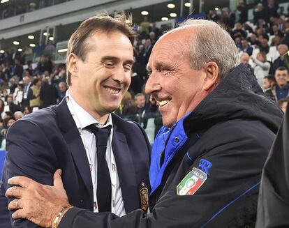 El seleccionador nacional de fútbol de España, Julen Lopetegui (i), saluda al seleccionador italiano, Giampiero Ventura, antes de iniciarse el partido.