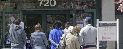 Cola en una oficina de empleo en EE UU