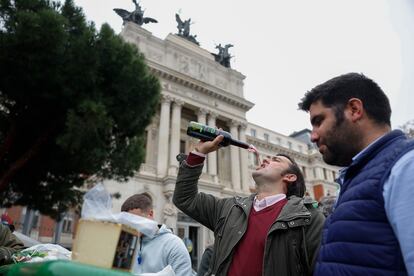 Participantes en la concentración ante el Ministerio de Agricultura, este jueves en Madrid.