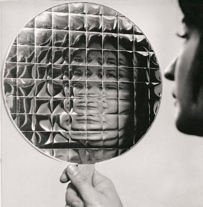 'Double Mirror,' a 1966 work by Julio Le Parc.