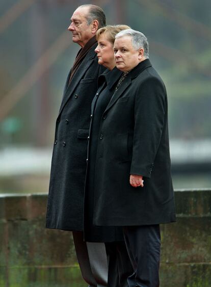 Lech Kaczynski, Angela Merkel y Jacques Chirac, ayer en Mettlach.