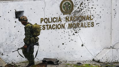 A soldier guards the area of an attack on a police station in Valle del Cauca, Colombia, May 2024.