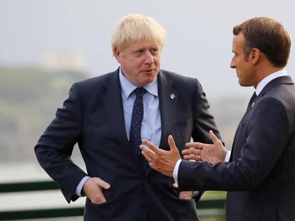 Boris Johnson y Emmanuel Macron, este sábado en Biarritz.