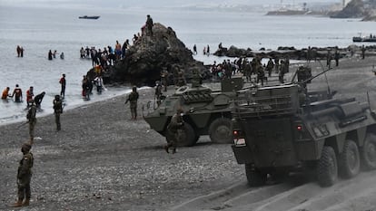 Spanish soldiers arrive in Ceuta.