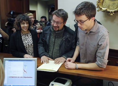 Podemos’s number two official Íñigo Errejón (right).