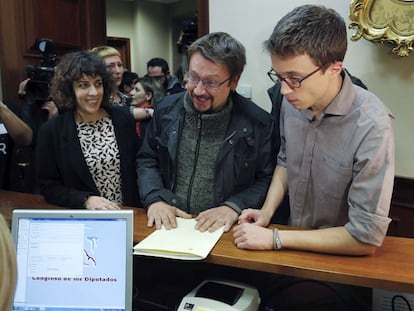 Podemos’s number two official Íñigo Errejón (right).